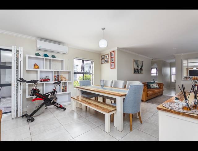 3 BEDROOM FREESTANDING TO LET IN SUNNINGDALE